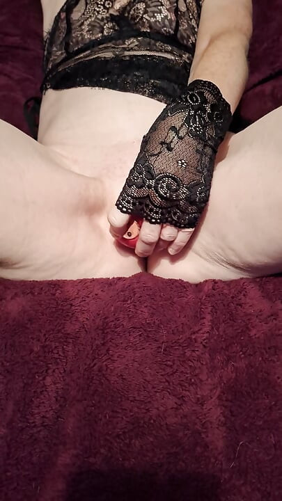 Dużo akcji dla mojej mokrej cipki.