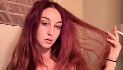 Italienische milf artemisia mit dicken titten liebt heiße rauch-session im bikini