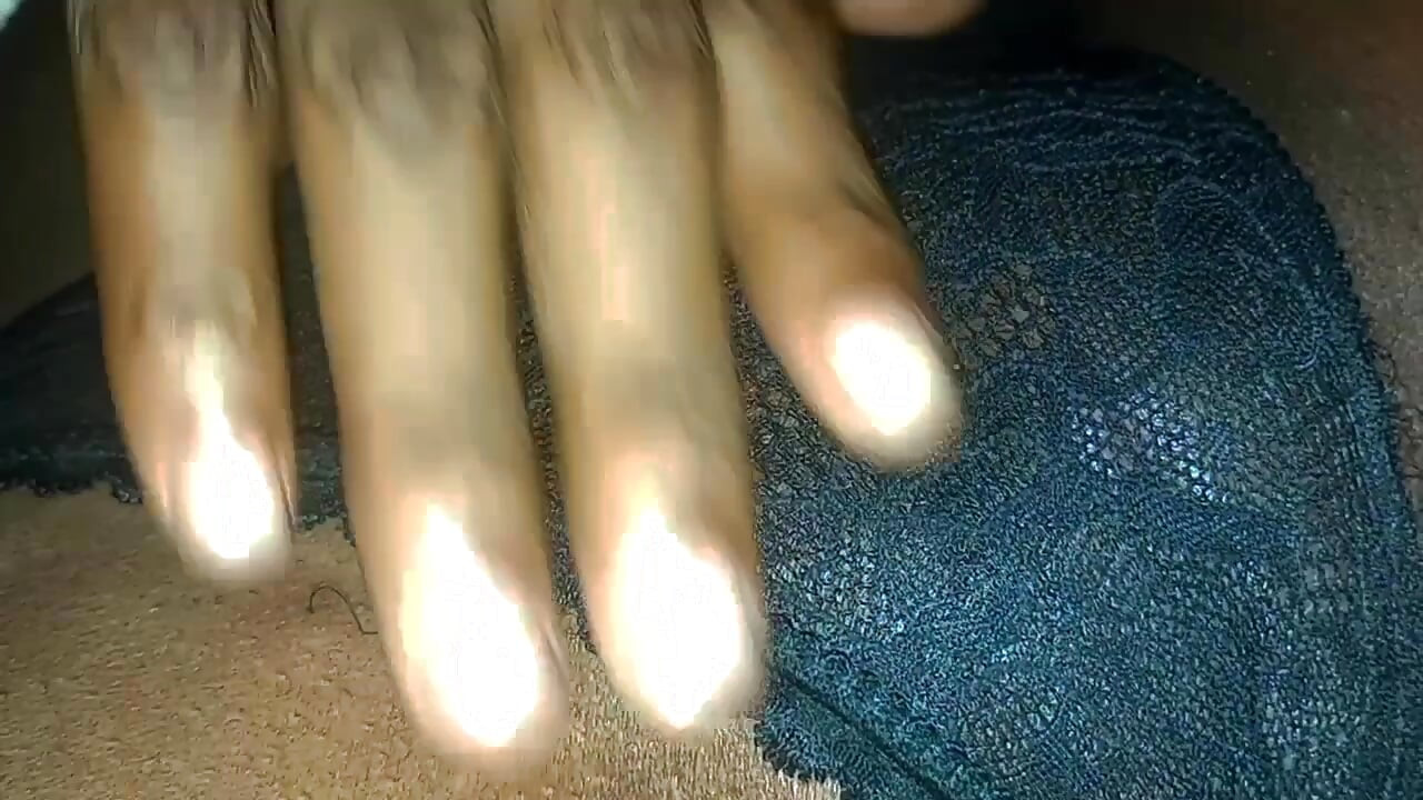 Gece yarısı sikilmek istiyor