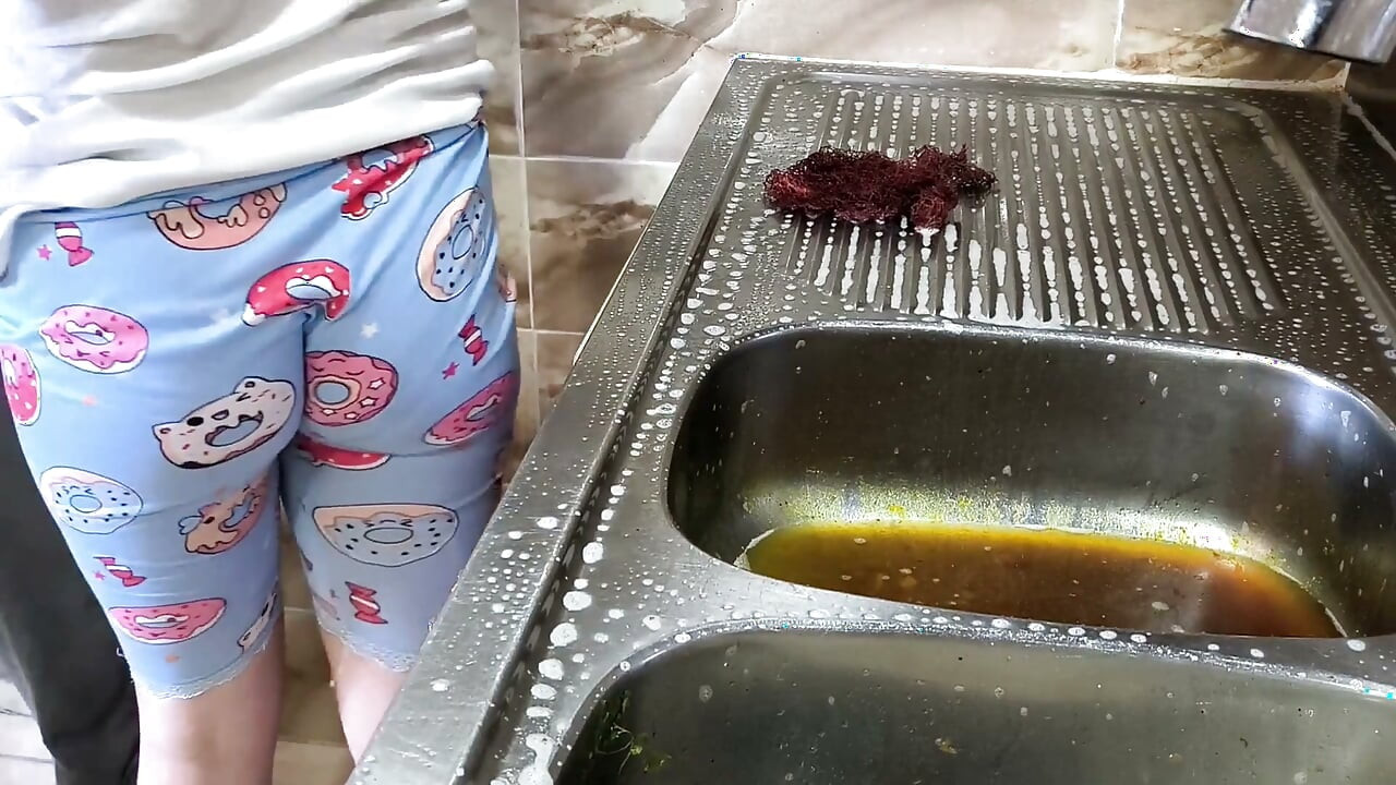 부엌에서 아랍 하녀를 따먹는 사우디 남자