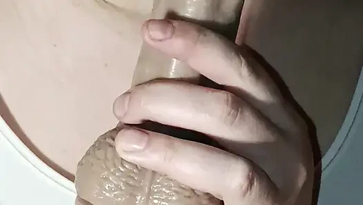 Ich lerne, einen schwanz zu lutschen