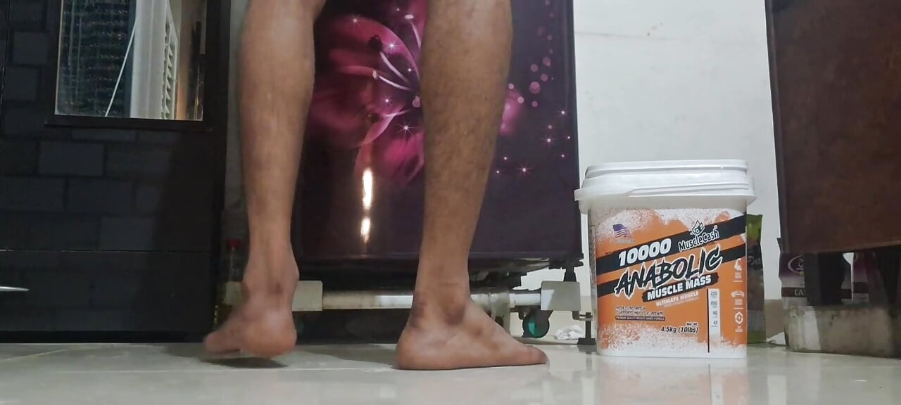 Ek indian gay ladka apni gand ke bal saf karta hai or fir usme ungli dalta hai or fir aise hi gandmasti karta hai