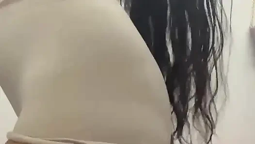 Ich ziehe den sari von mir für euch aus