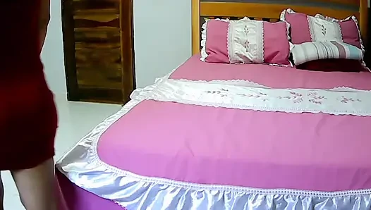 Hot married woman doesn't turn off camera and changes several clothes live