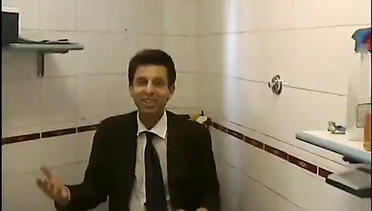 Wanita gemuk terangsang memakai stoking disodok dan dicrot di muka