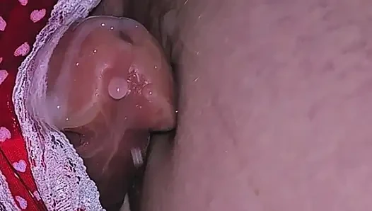 Astaga, pria asing ini meluncurkan kontolnya ke dalam celana dalamku dan aku nggak berhenti ngentot dia