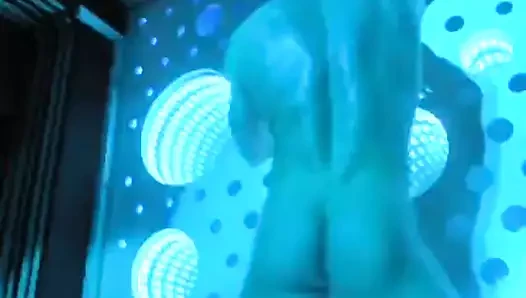 Canlı şovlarda seksi striptizciler 49