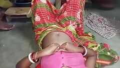 La esposa de un amigo indio tiene sexo en casa