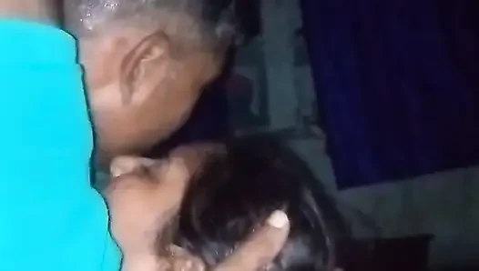 Uncle ne aunty ko aisa choda aunty ki chut me khoon nikal gya