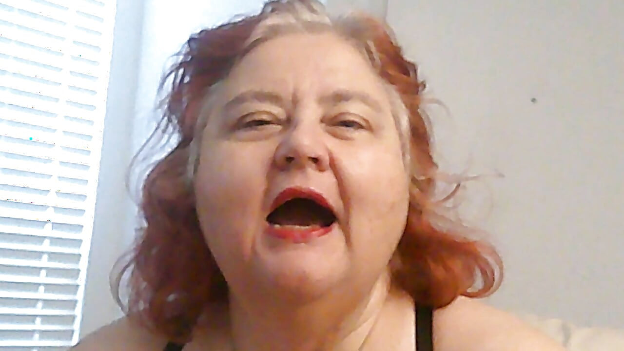Mini Lipstic Chat Oblečený