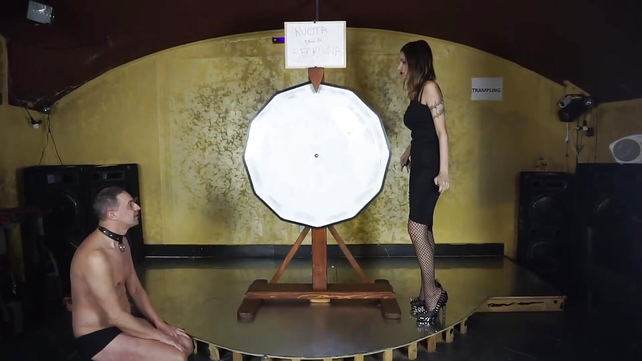 Male slave gets whipped and punished from femdom chick