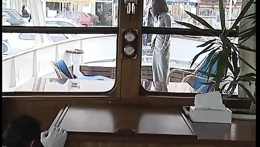 Горячих женщин с отличными сиськами и мокрыми кисками трахают в два раза