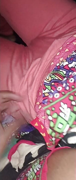 Pravi kućni snimak - 100% realan osećaj - pravo mleko.. Pička. 18-godišnja super seksi devojka sa dečkom