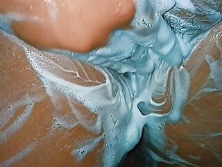 Моя сводная сестра в ванной трахает киску пальцами с сиськами, индийские видео с душем в прессе