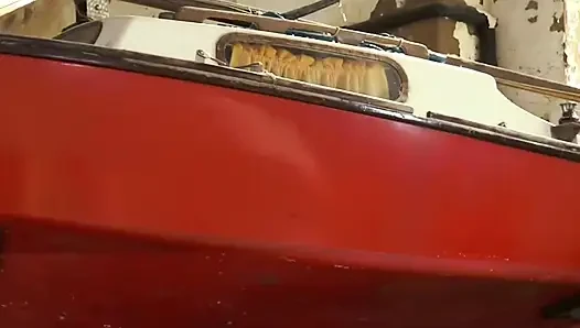 Memek pembantu seksi ngentot dalam posisi dogging... Crot di mulut