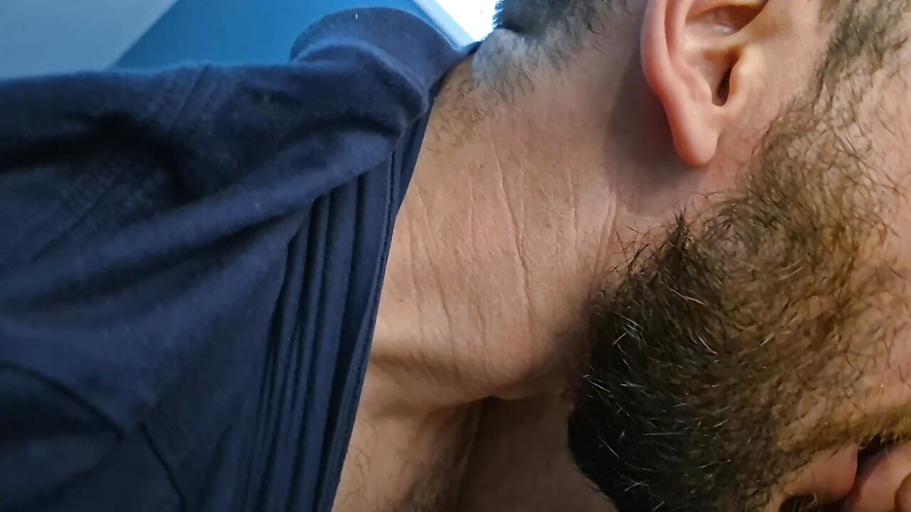 Gf zerżnął mnie w dupę gigantycznym dildo i bj prowadzącym do ogromnego wytrysku + Cumkiss