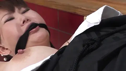 Dirty nipons szene-2 vollbusige asiatische brünette in orgie mit letztem bukkake