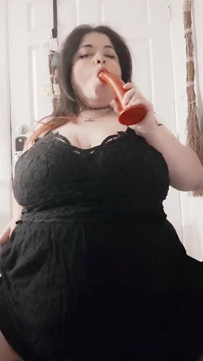 Kırmızı dildo beni çok ıslattı