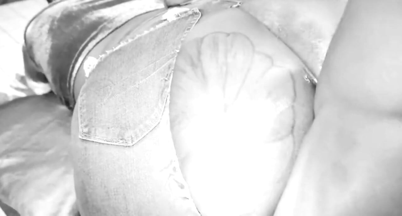 Темношкіра дезі мачуха з великою дупою дуже важко приймає член пасинка