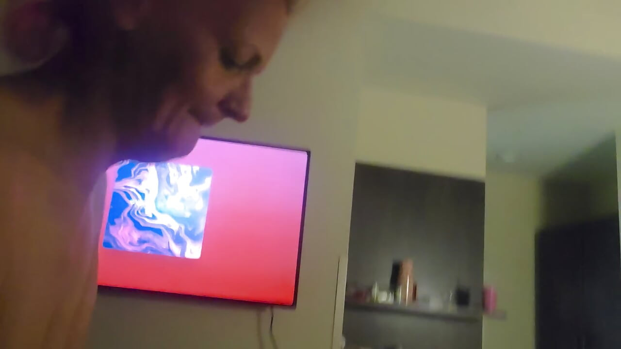 קיטי באה לקחת זין