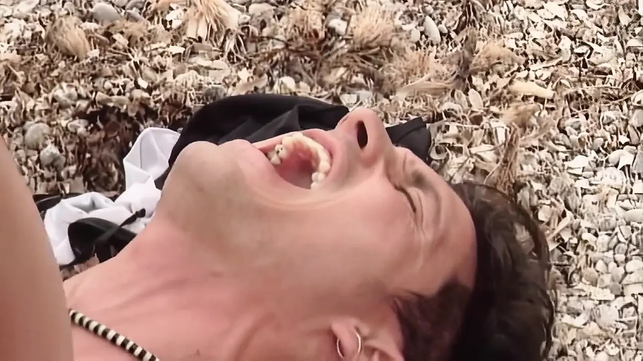 Kelly Trump,laura Angel - anal,beach