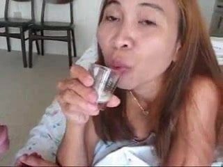 Gorąca filipińska żona Gina pije moją spermę
