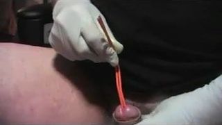 Une tapette gay retentit une bite urétrale dans un homme à sperme 54