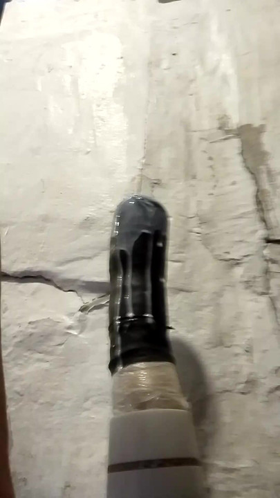 Devorando em vibrador com a bunda