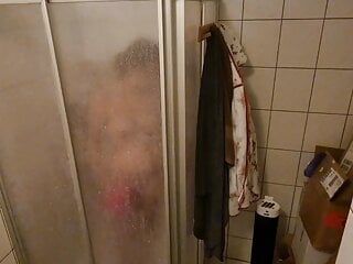 好きなときに義理の妹にシャワーを浴びて、好きなときに彼女とセックスする