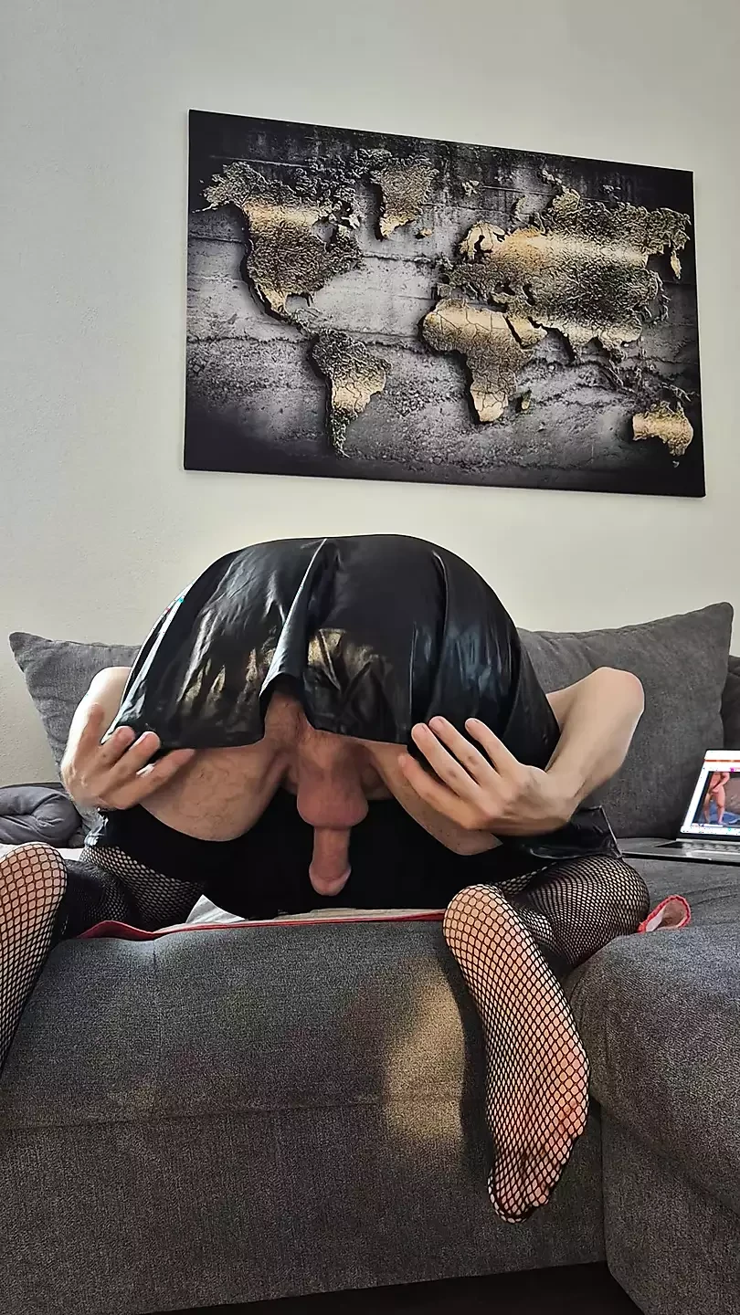 Dop anal în timp ce se masturbează ca travestit - atât de excitat