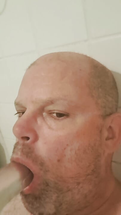 האם הדילדו יזיין אותי או שאני אזיין את הדילדו?