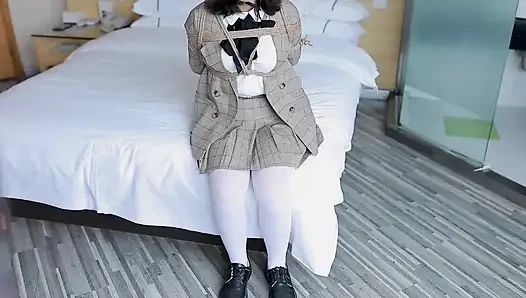 Hui09 - a White-stockinged Jk Girl Is Bound to the Bed with Ropes.