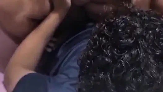 Ibu tiri datang ke kamarku