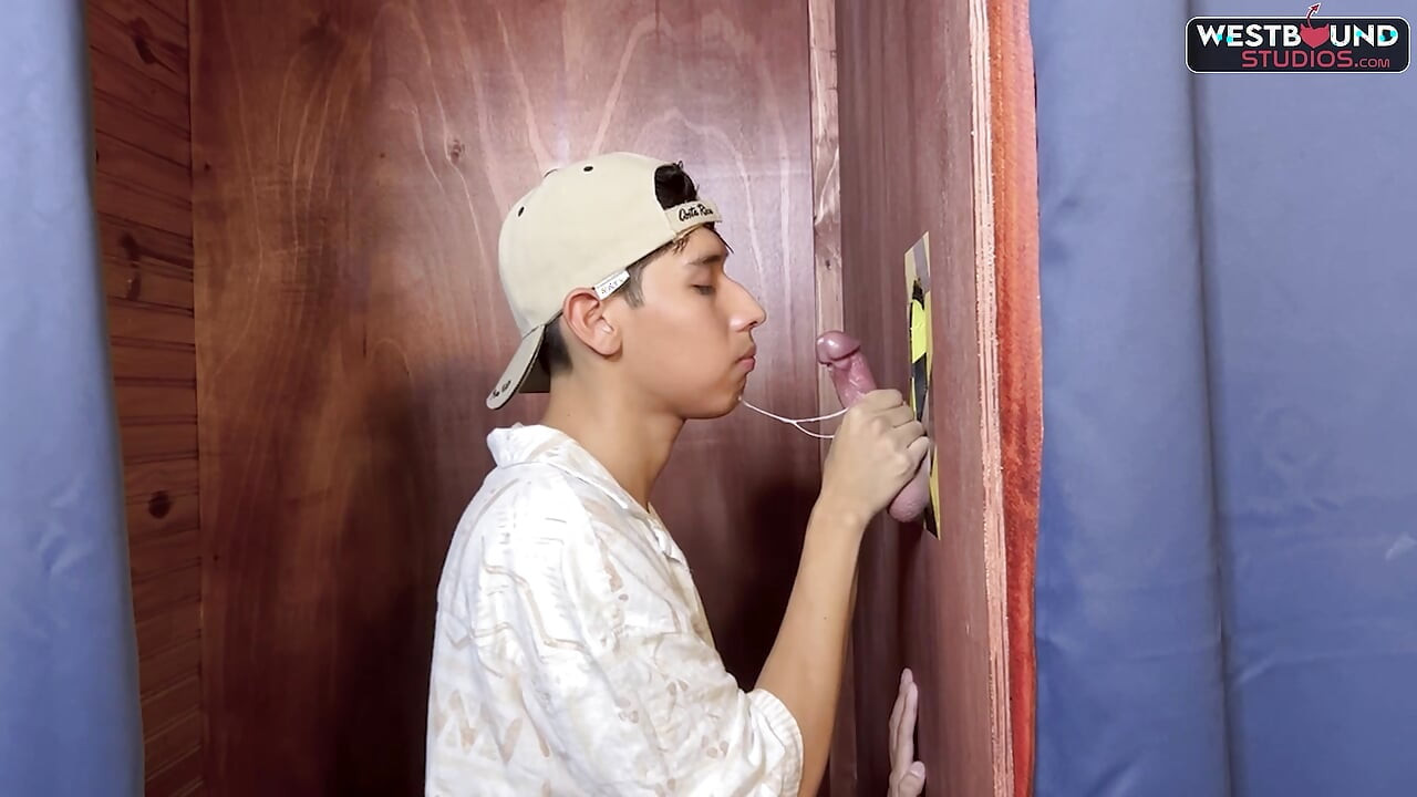 Gilberto moon nggak bosen nyepong kontol