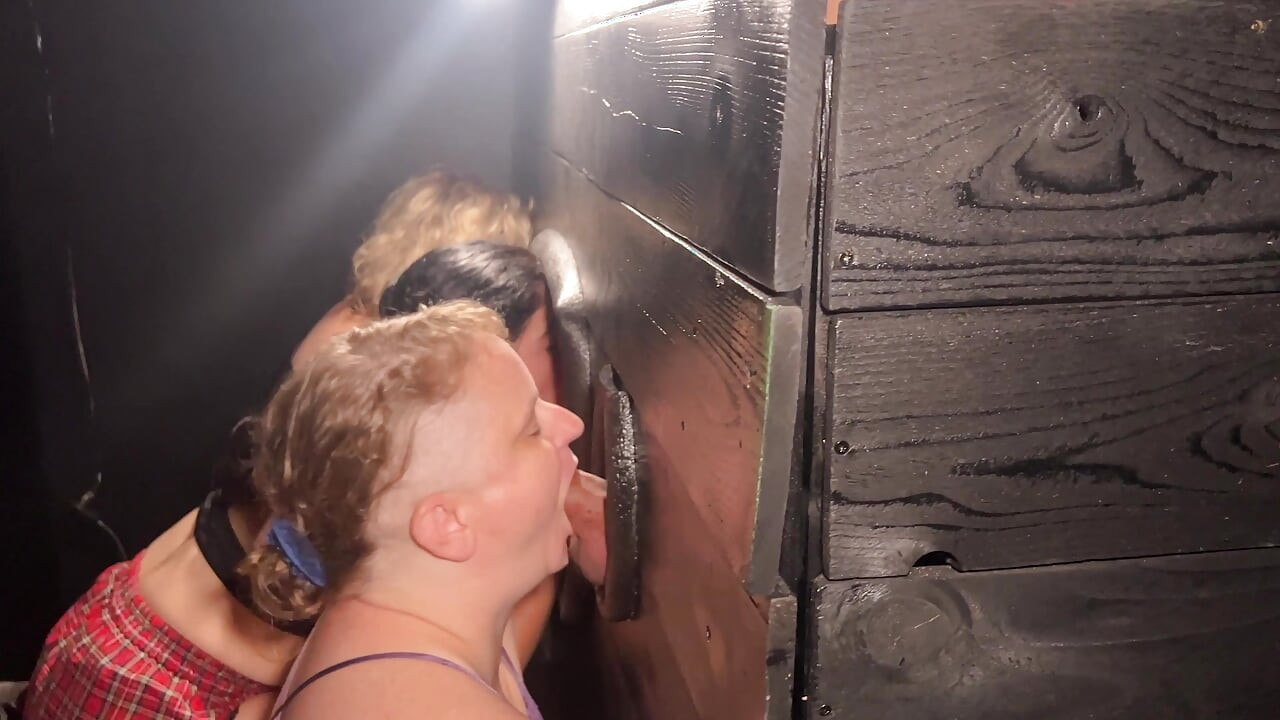 Reverzní rozhovory s gloryhole: Kladení otázek lidem, kteří si sají ptáky - Cliff Media