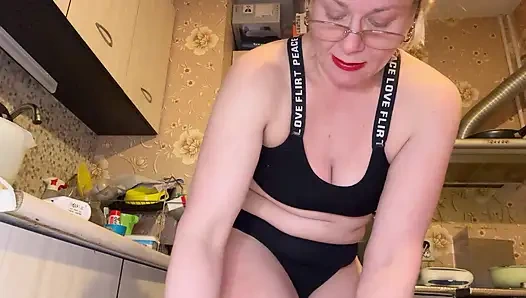 Kalçalarımı ağdalıyorum ve yağlıyorum