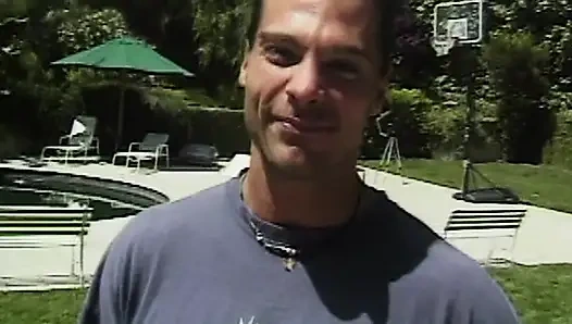 Pesta mahasiswa antar rassische di kolam renang