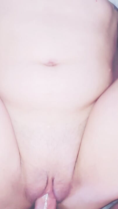 Latina geneukt, ze vraagt me om haar vol te spuiten met sperma