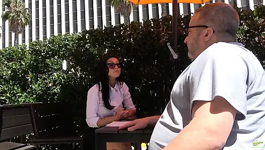 Alexa Chains ile sapık iş görüşmesi