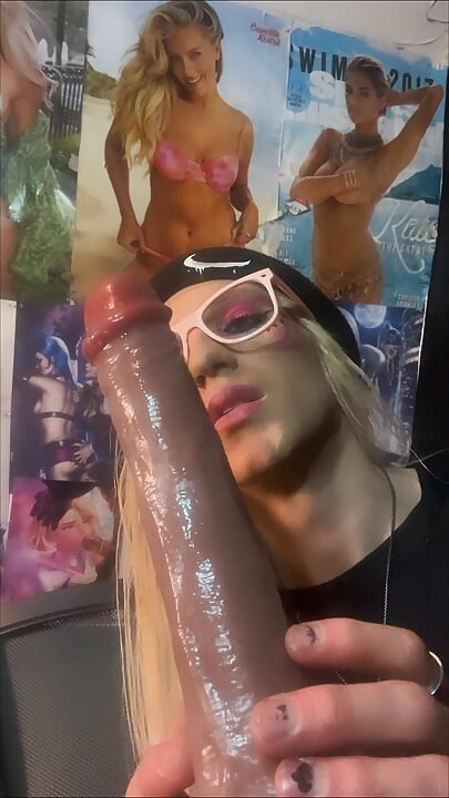 A Hungry Assh Devouring What Her Useless Clit Never Could