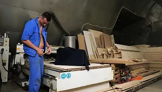 Fabrika eğlencesi: makinesi ile çifte penetrasyon