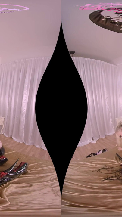 BDSM prskanje dilda s strap-on jebanjem