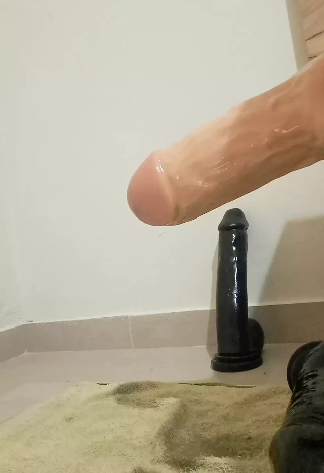 Huge vibrator for immense pleasure! I tear my ass and drink my hands!