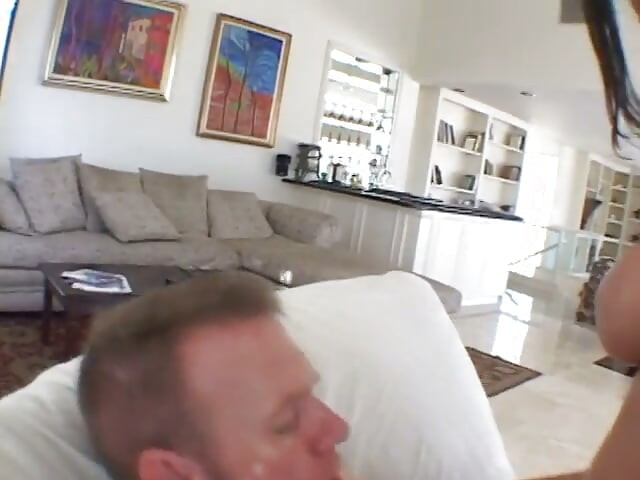 Peituda garota de meias fazendo sexo anal hardcore