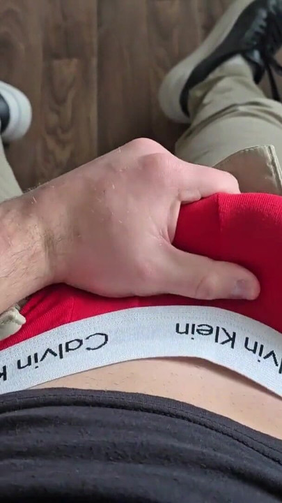 德国声音残酷地羞辱你..皮夹克..坚硬的鸡巴滴下 precum..红色Calvin Klein Boxers |剪辑 1