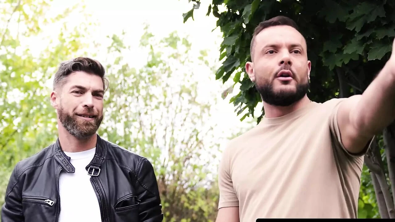 Heteroflexible - meraklı str8 arkadaşları sir Peter ve sadece Matt jakuzide mastürbasyon yaparken tahrik ediliyor