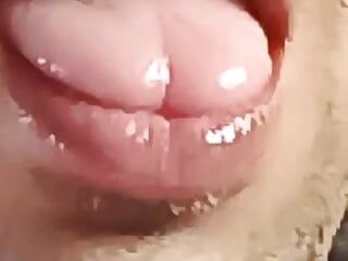 Vermelha sexy menina fodendo no buraco da boca