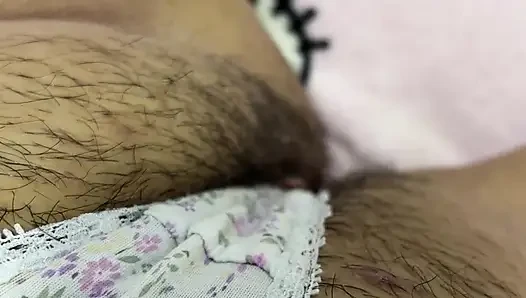 I masturbate my big hairy and big pussy