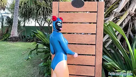 Rubberdoll di Paradise