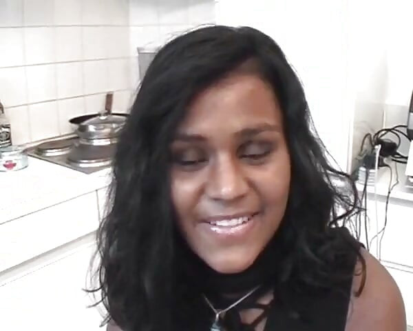 Perfekt Ebony fra Frankrike fikk stor hvit sprut i ansiktet